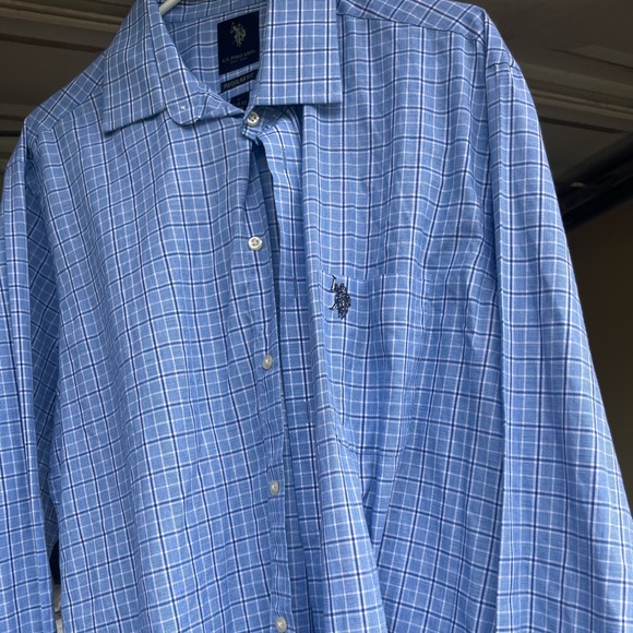 Large Men Dress Shirts and 2 Vest (Black- XL & Blue- L) with 2 Ties - Picture 3 of 3